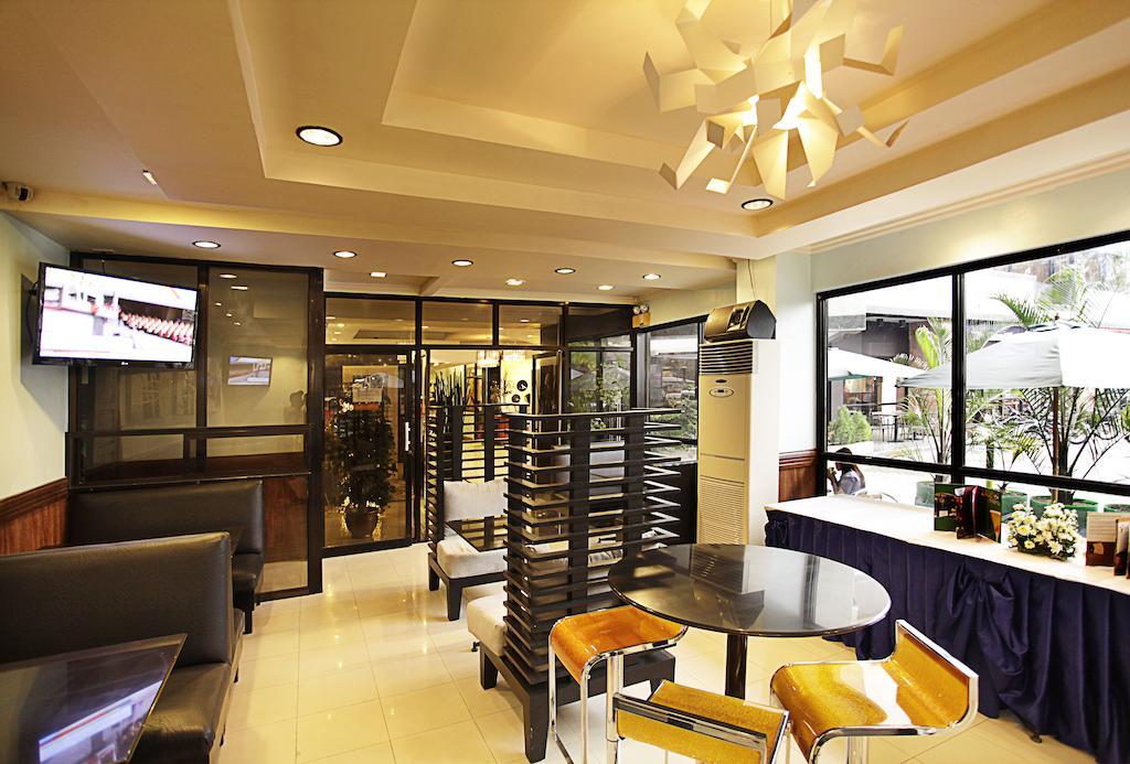 Holiday Plaza Hotel Tuguegarao City Exterior photo