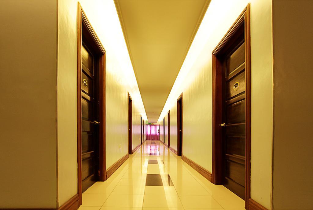 Holiday Plaza Hotel Tuguegarao City Exterior photo